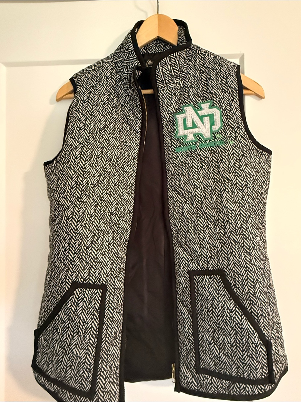 University of North DakotaBlack & White Herringbone Quilted Vest with Green Logo
